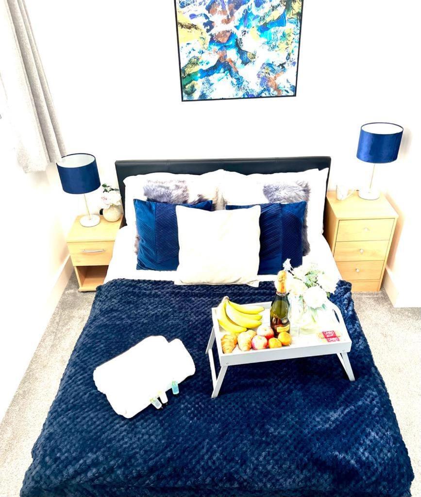 Luxurious MK City apartment- walk to train station