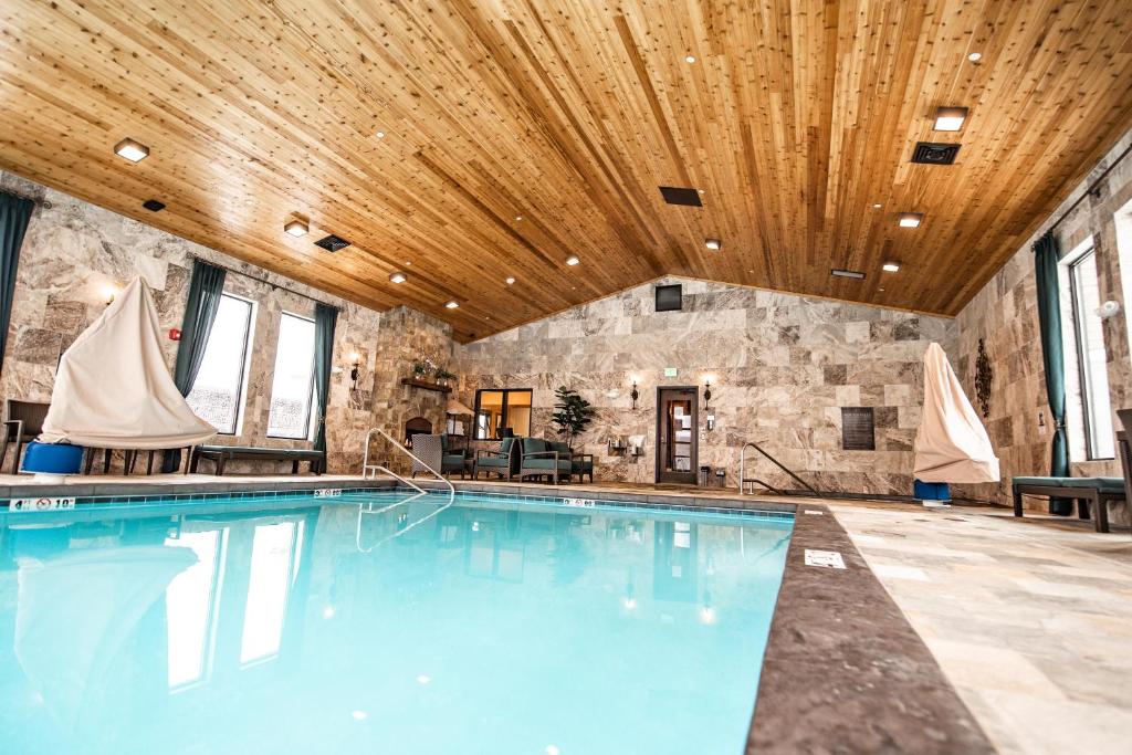 Elk Country Inn (Jackson)