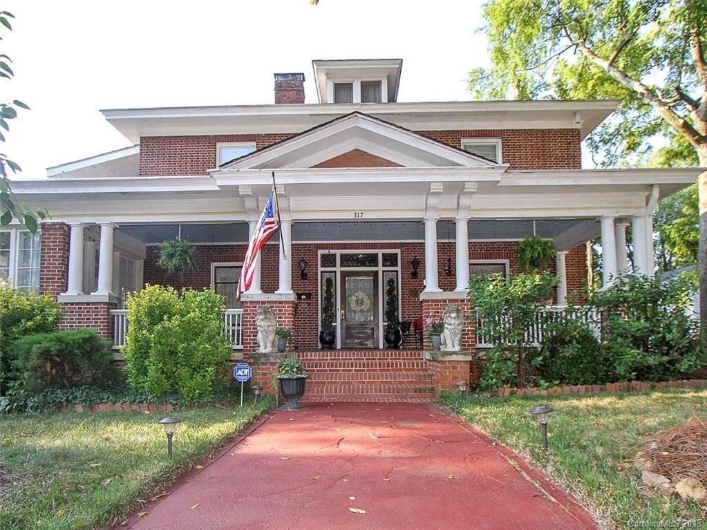 The Inn on Front Street (Statesville)