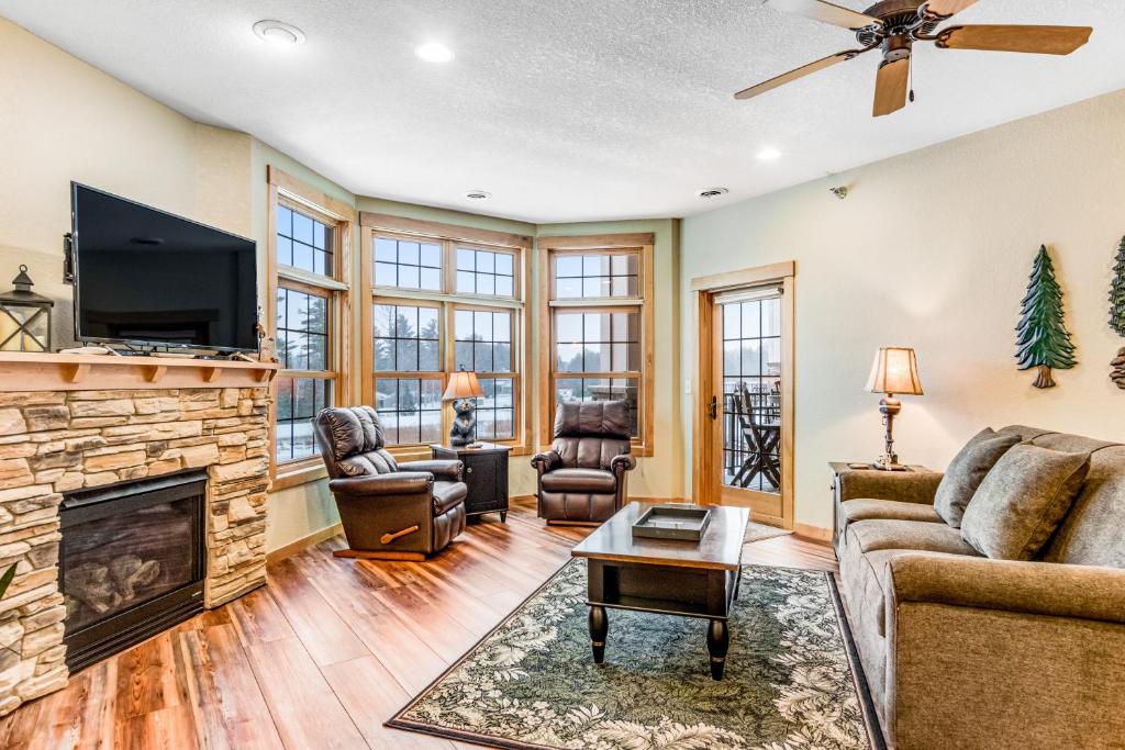 Alder Suite B19 (Three Lakes)
