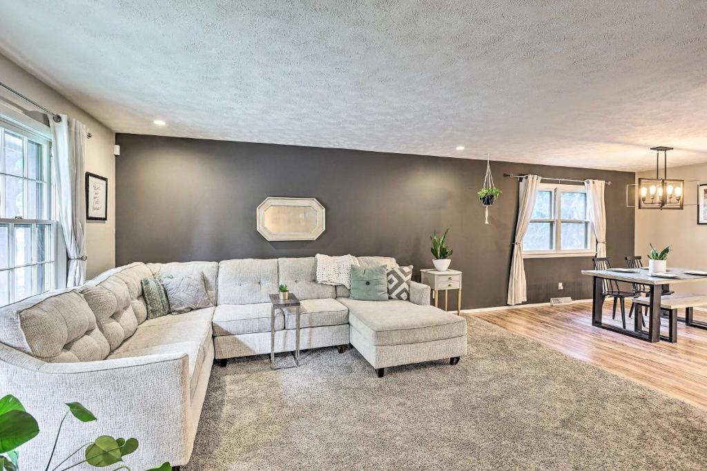 Cozy Omaha Home Walk to Dining (Millard)