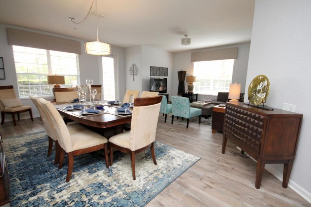 Vista Cay Huge Lakeview Paradise Condo Next to Pool ! Near Parks & OCCC