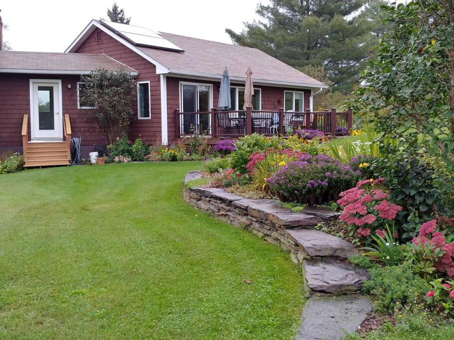 Spacious country retreat close to town and nature (Montpelier)