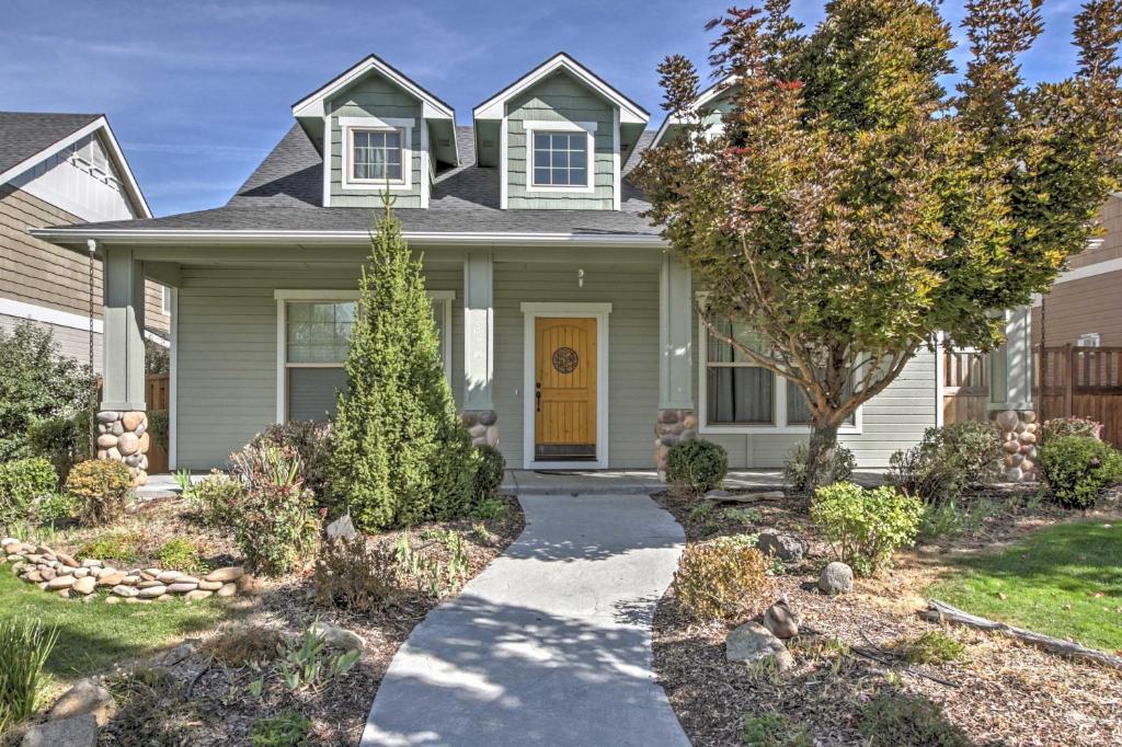 Luxe Home with Pool Access 9 Mi to Downtown Boise! (Eagle)