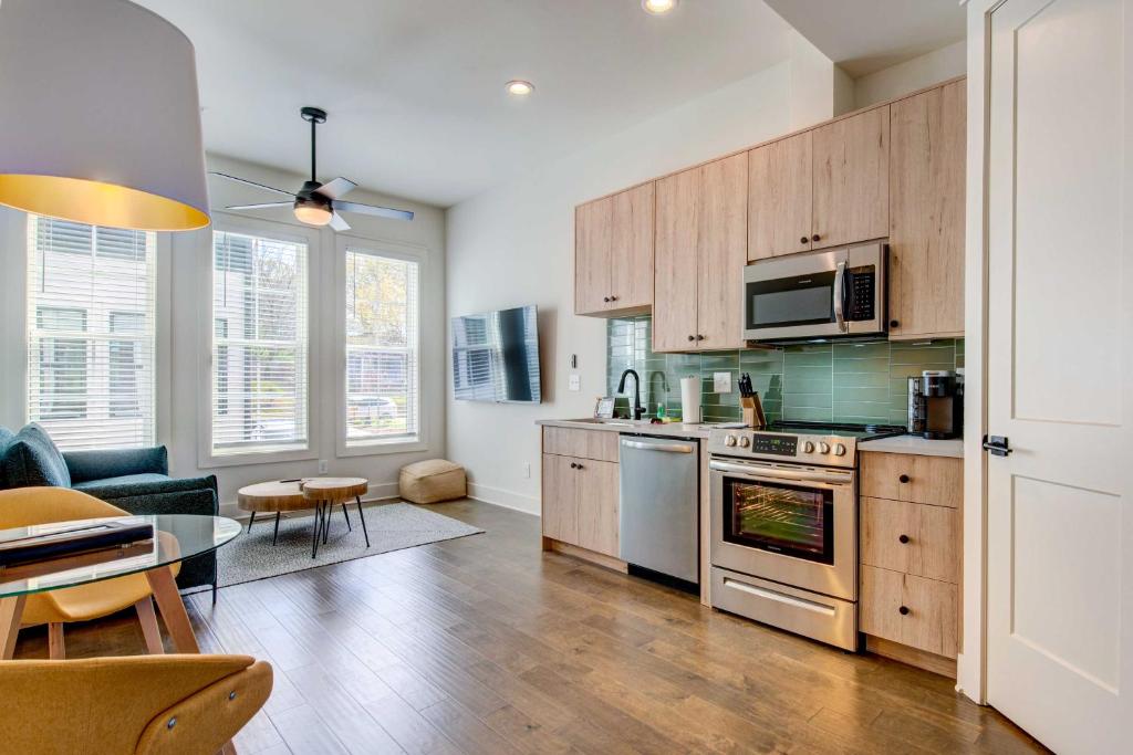 Modern Atlanta Townhome Rental about 2 Mi to Downtown!