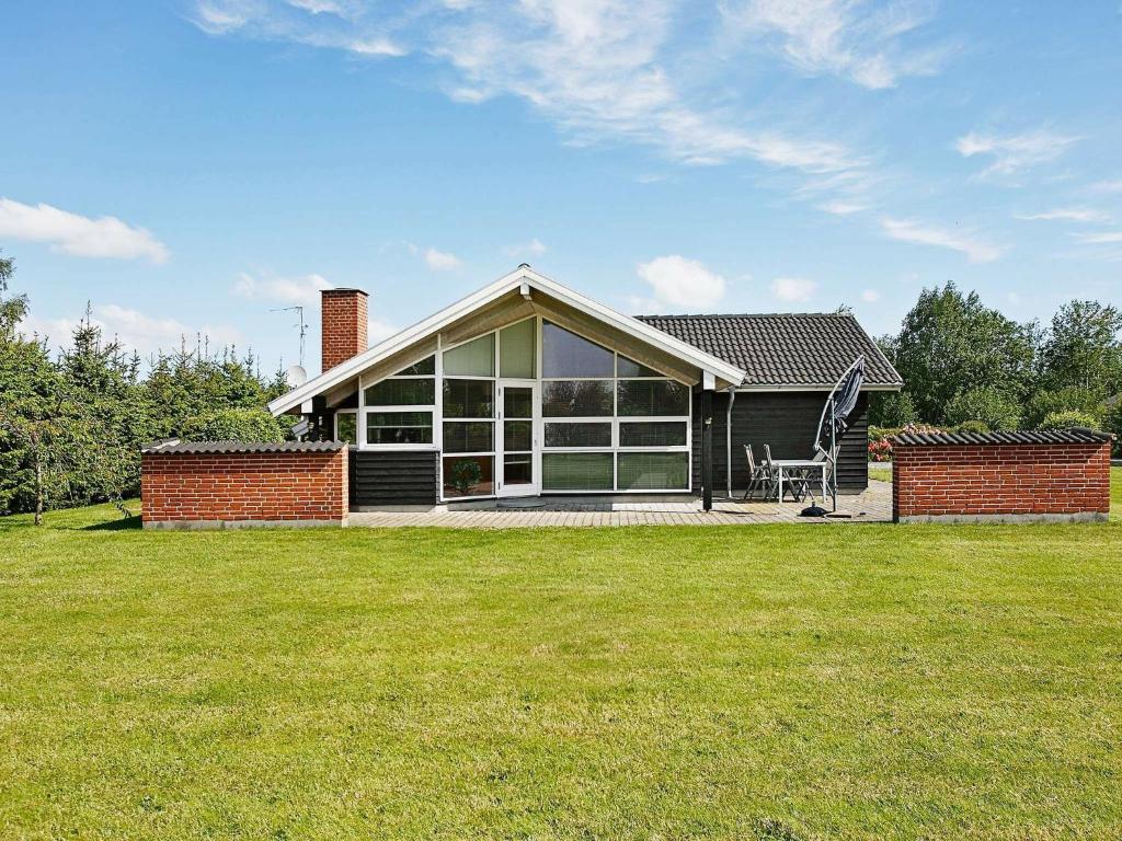Three-Bedroom Holiday home in Storvorde 19 (Egense)
