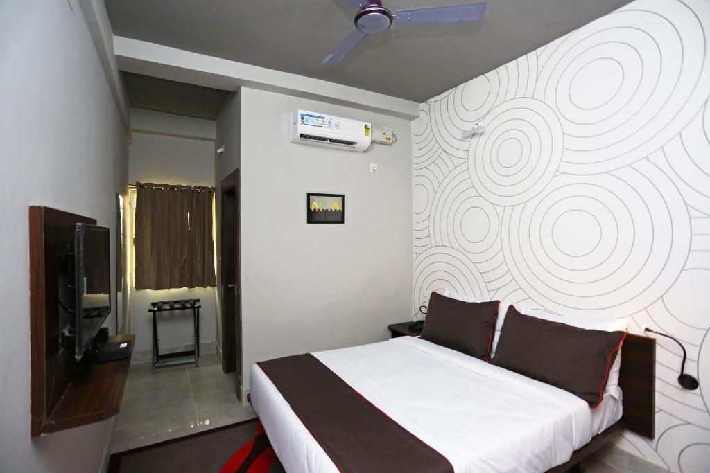 Super OYO Collection O Hotel Bhinna Sakala
