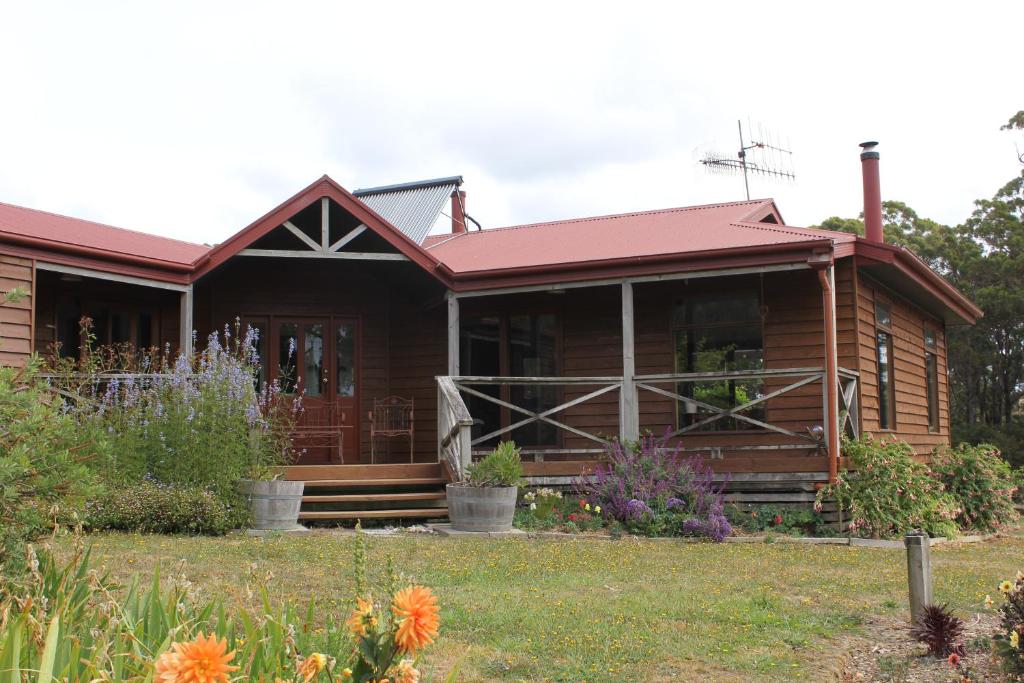 Eagle's Roost Farmstay B&B (Rocky Cape)