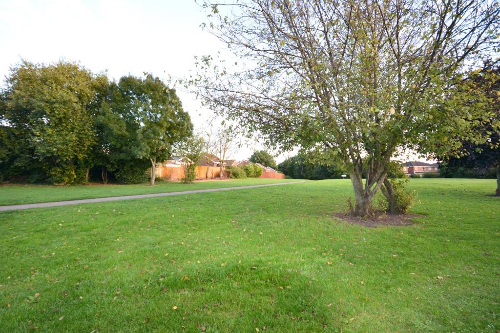 Redmire - 2 bed 1st floor flat overlooking green