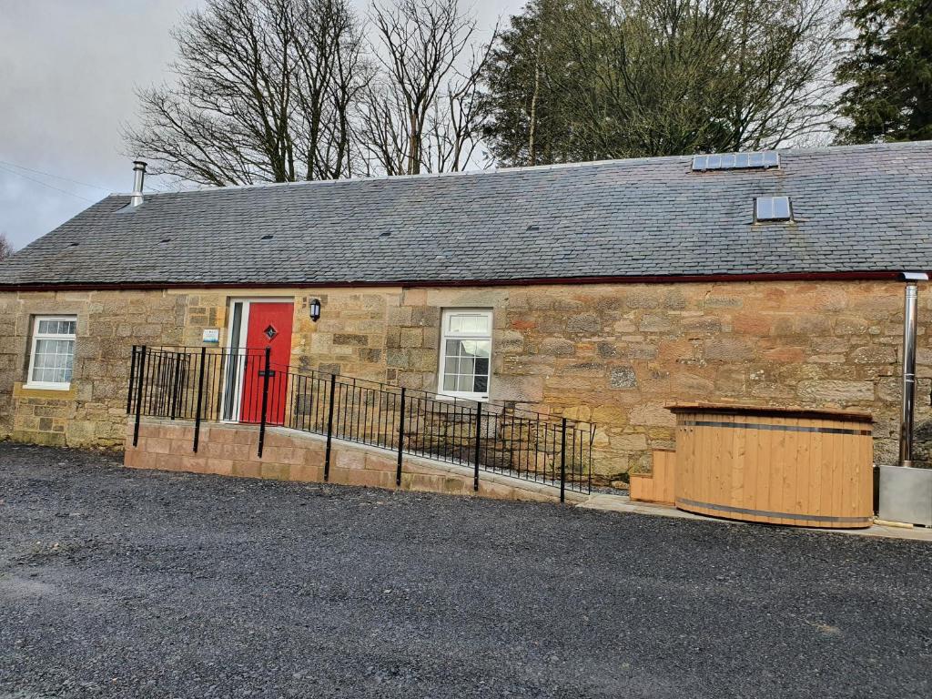 Inviting 2-Bed Barn with hot tub near Muirkirk (Cumnock)