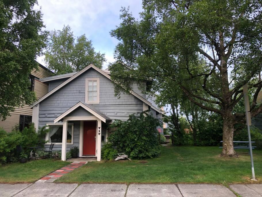 1915 Coastal Historical Log Home #1 Spot Downtown!