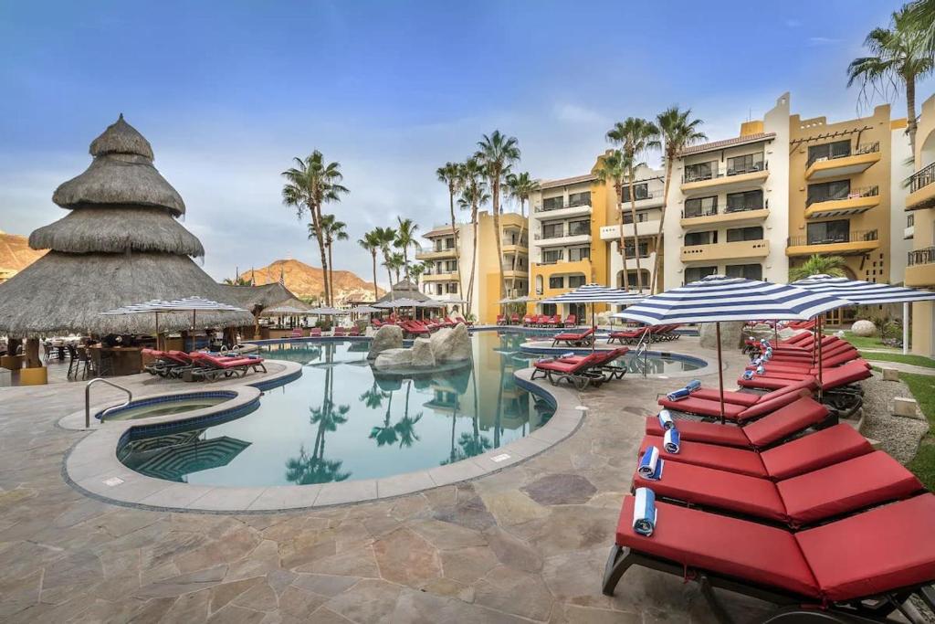 Astounding Studio Sleeps 4 with Unique Pool in Cabo