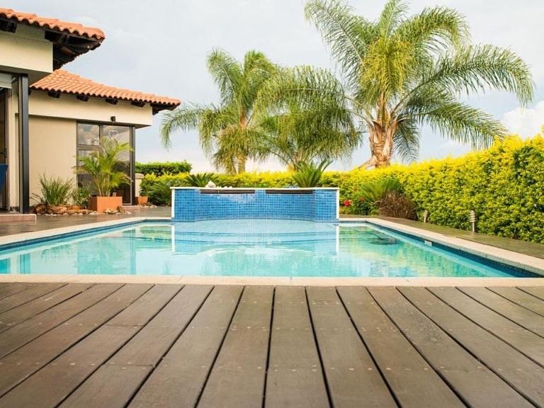 The seduction house