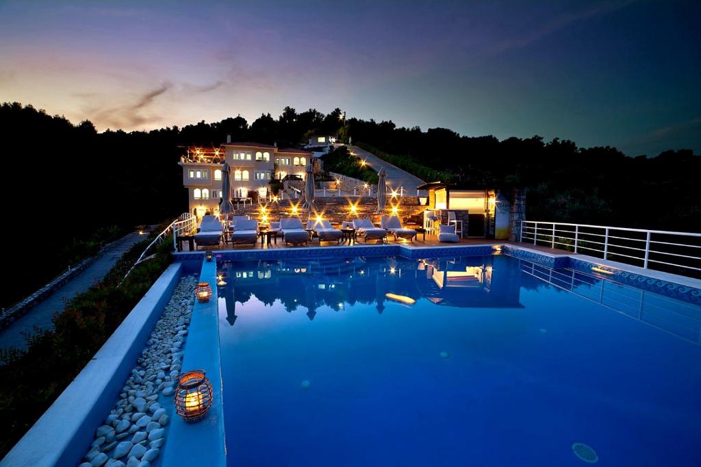 GoldenHill Studios (Skiathos Town)