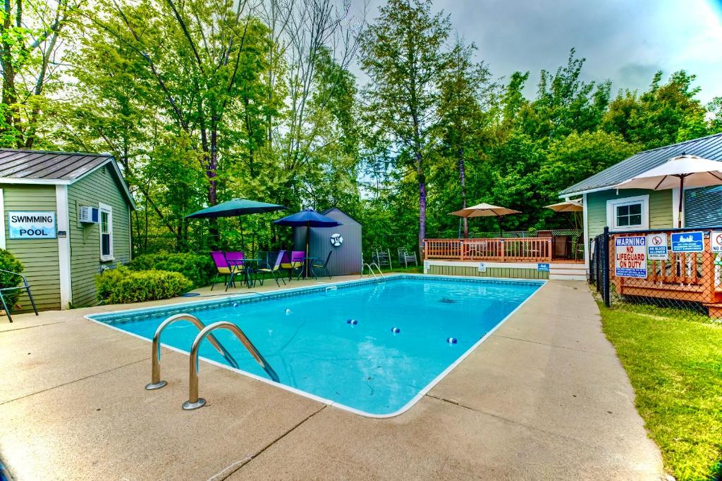 The Lakeview Inn & Cottages (Weirs Beach)