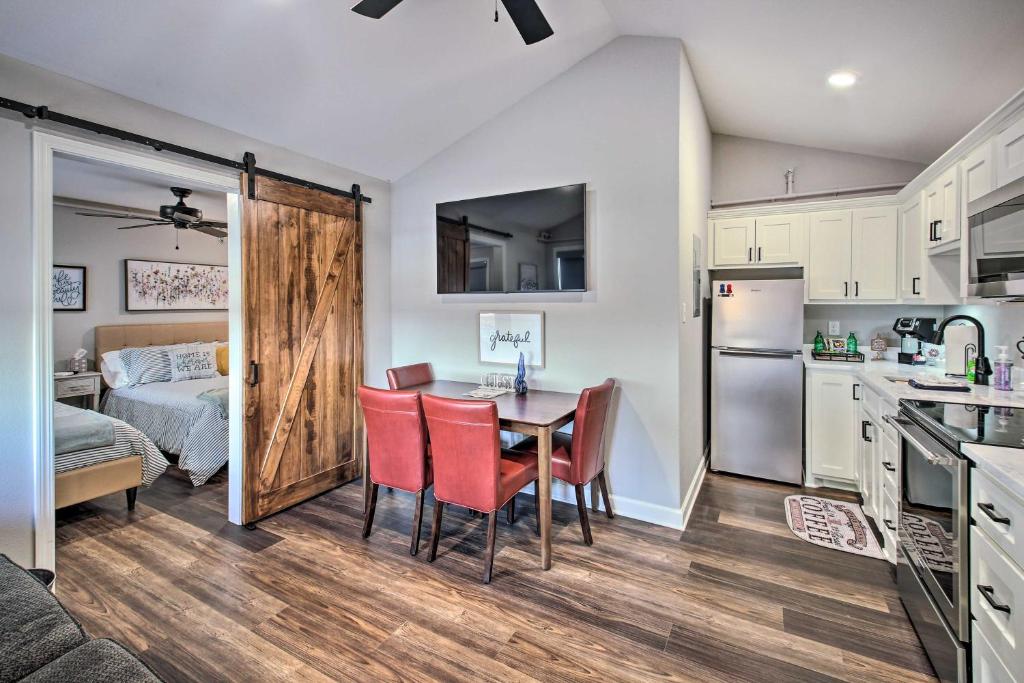 Chic Cottage 8 in Spa City Uptown Paradise!