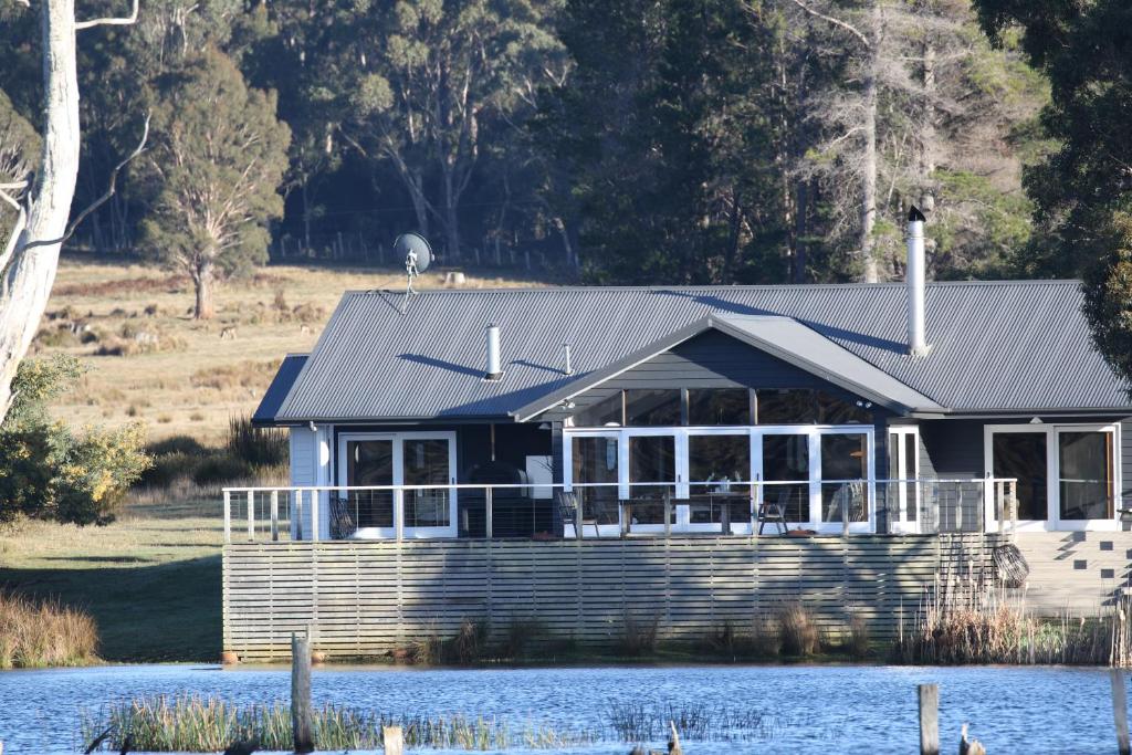 Currawong Lakes Tasmania (Lake Leake)