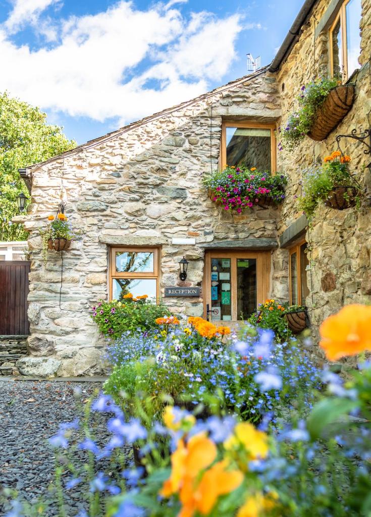 The Wayside and Whisky Barn (Whitbeck)