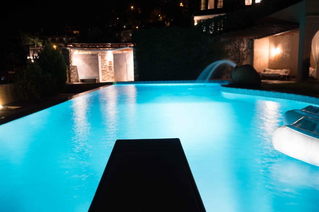 Tranquil Infinity Pool Getaway