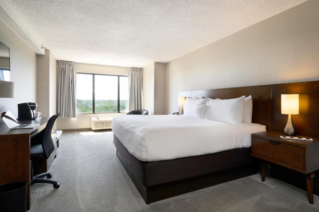 Harborside Hotel (Oxon Hill)