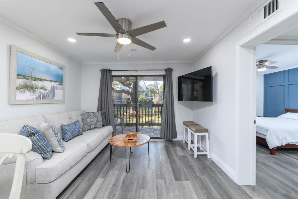 Remodeled Corner Unit 2 2 Overlooking the Lagoon