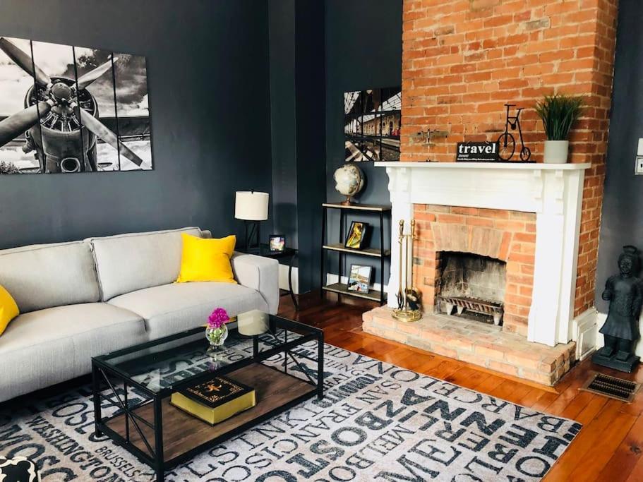 Victorian Style Travel House/parking