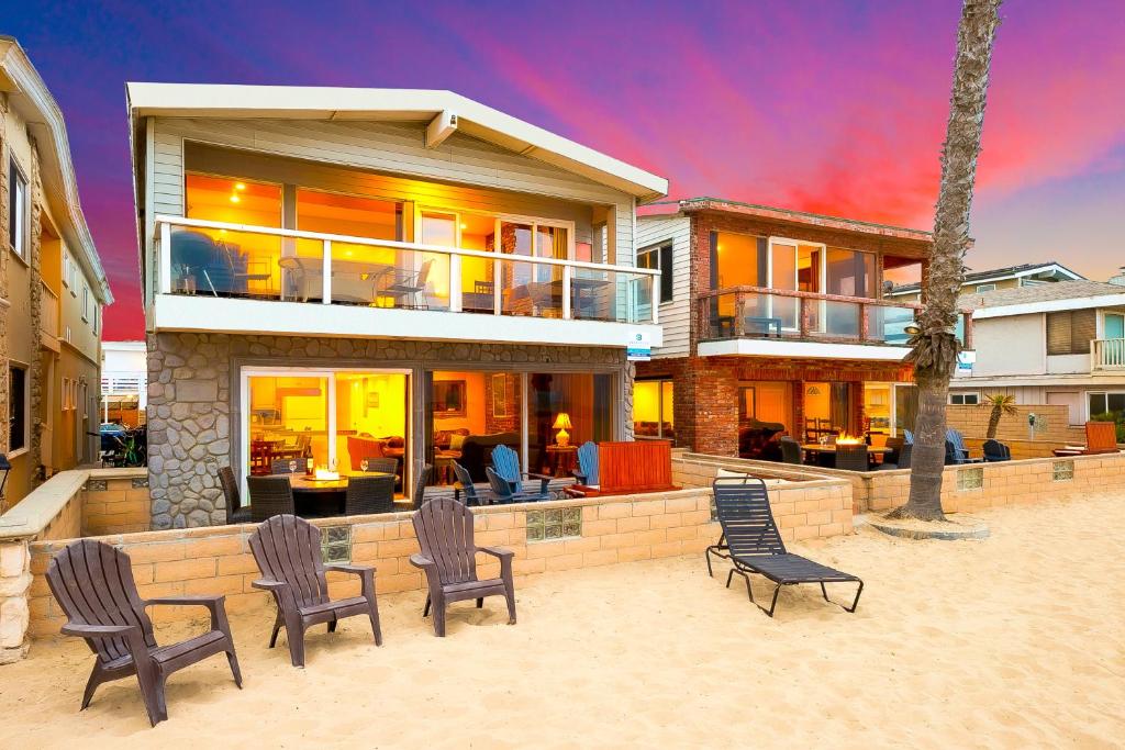 Newport Beach Front View Upper & Lower II