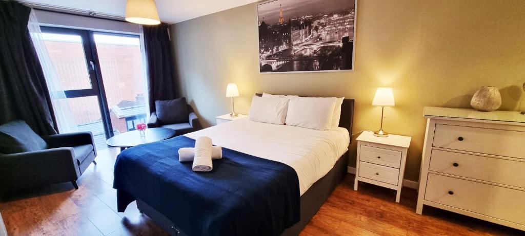 * We MCR * Stunningly Spacious City Centre Home