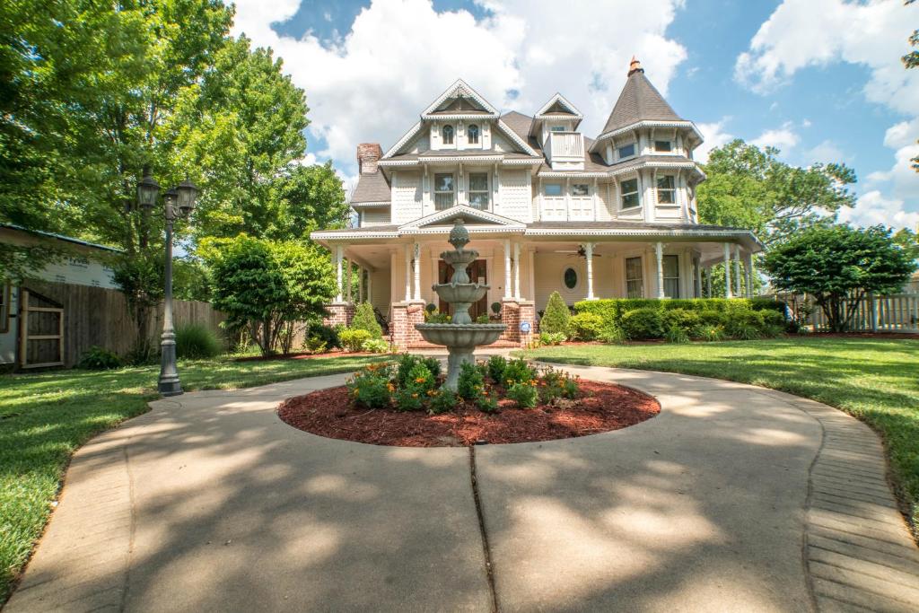 The Victoria Bed & Breakfast (Bentonville)