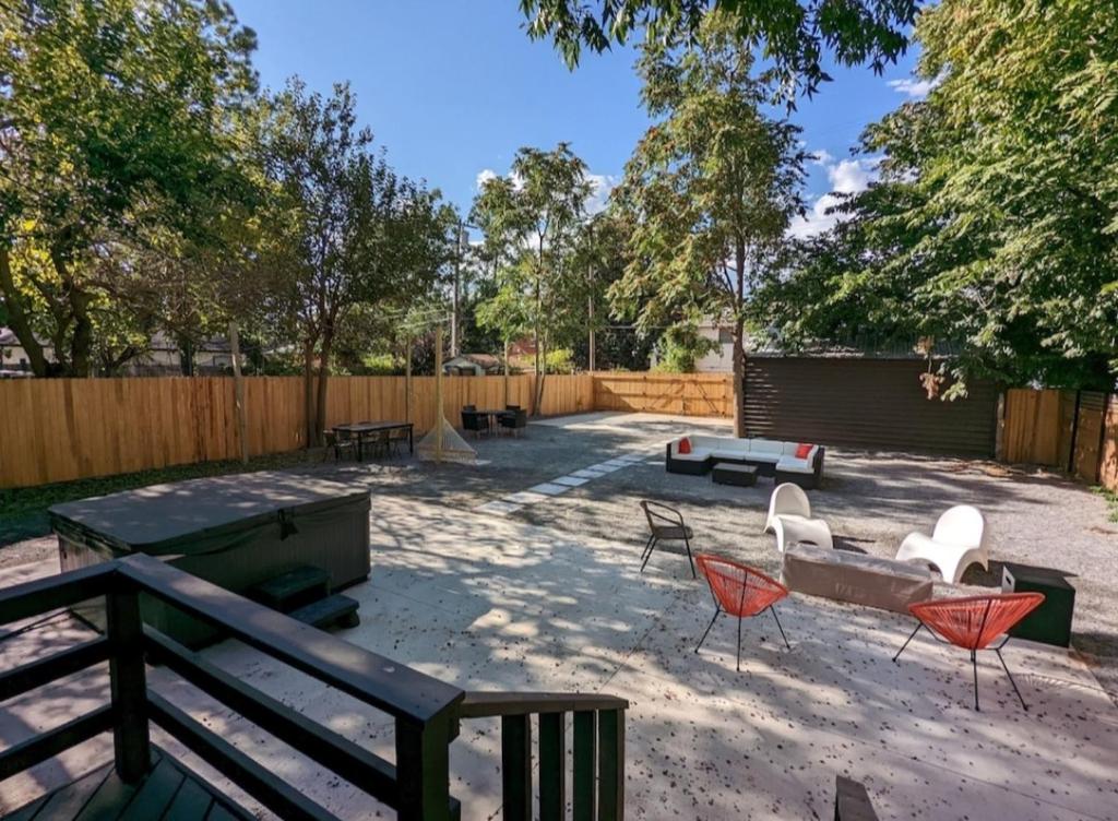 Historic Villa + 1min from Plaza District + Hot Tub + Pool Table + Friendly