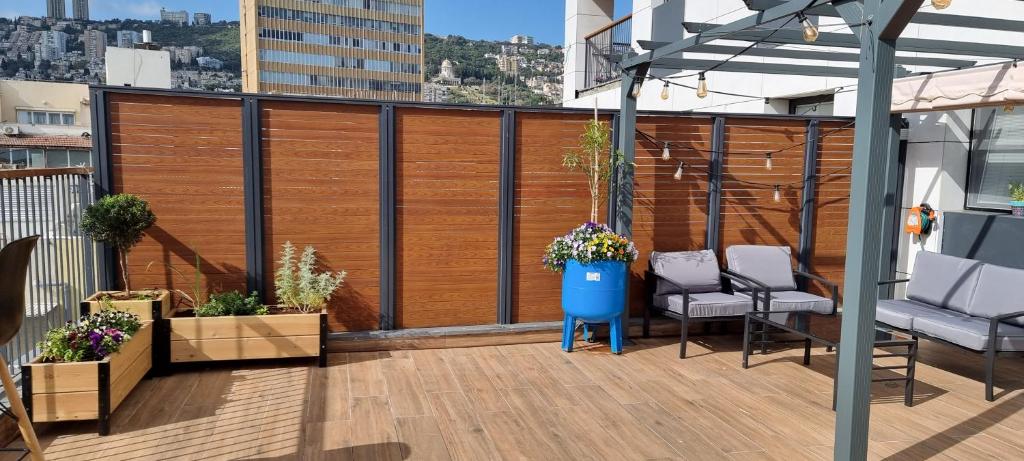Haifa PORT Patio Apartment 2 BDRM
