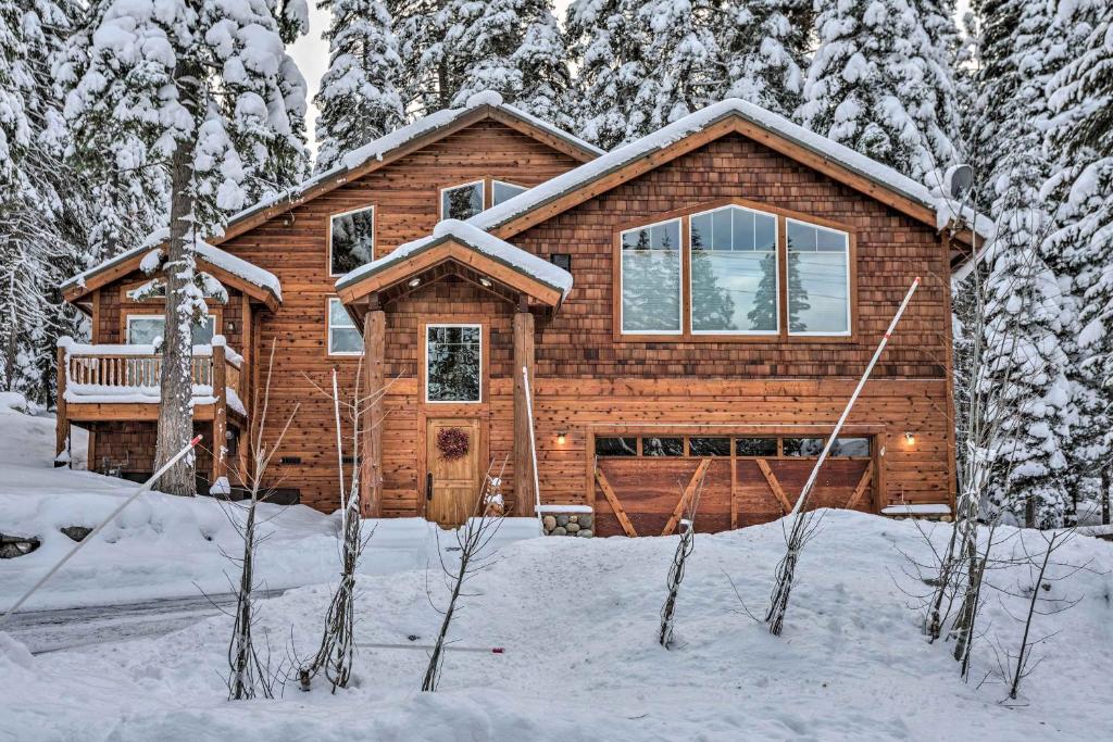 Cozy Tahoe Donner Cabin - 2 Miles to Skiing! (Truckee)