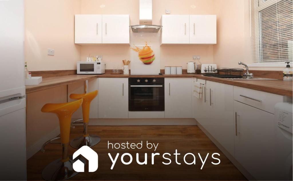 All Saints House by YourStays 4 double bedroom in Stoke