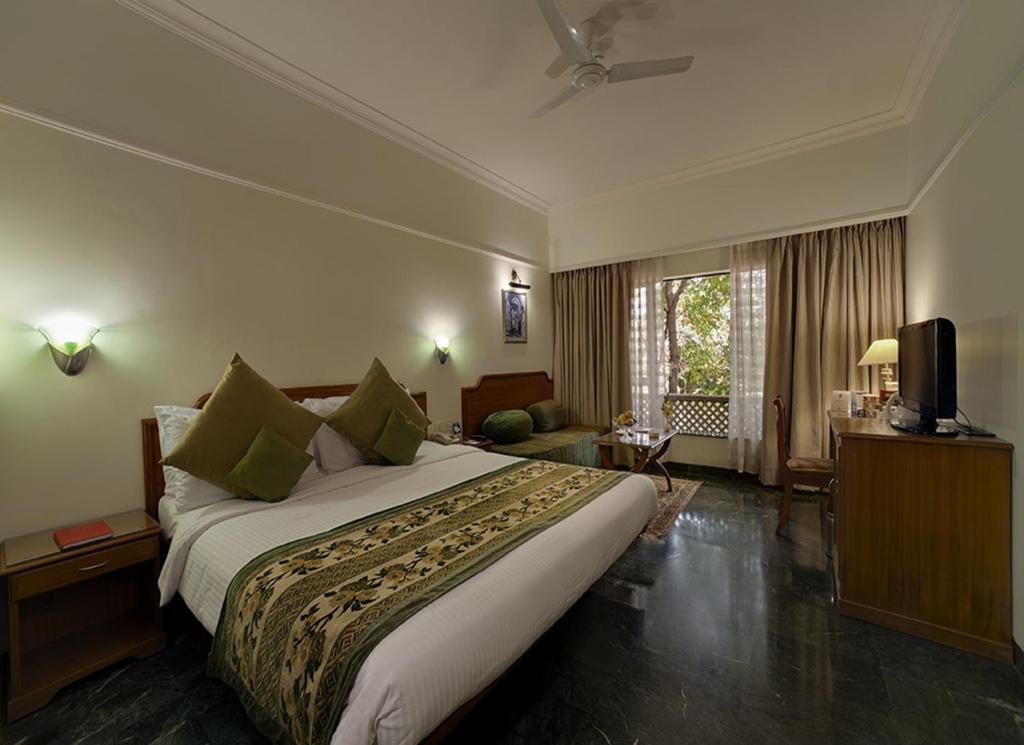 Renest Shraddha Inn - Shirdi