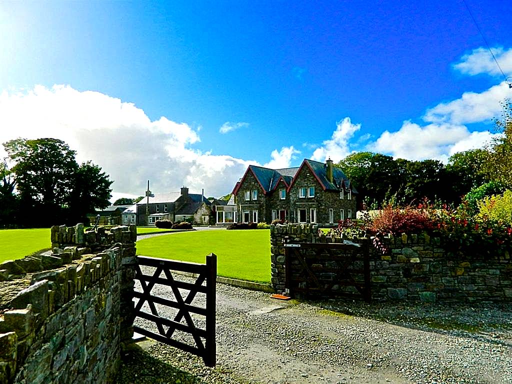 Lake House (Dunmanway)