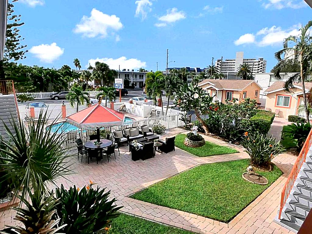 Carlton House Motel and Suites (St Pete Beach)