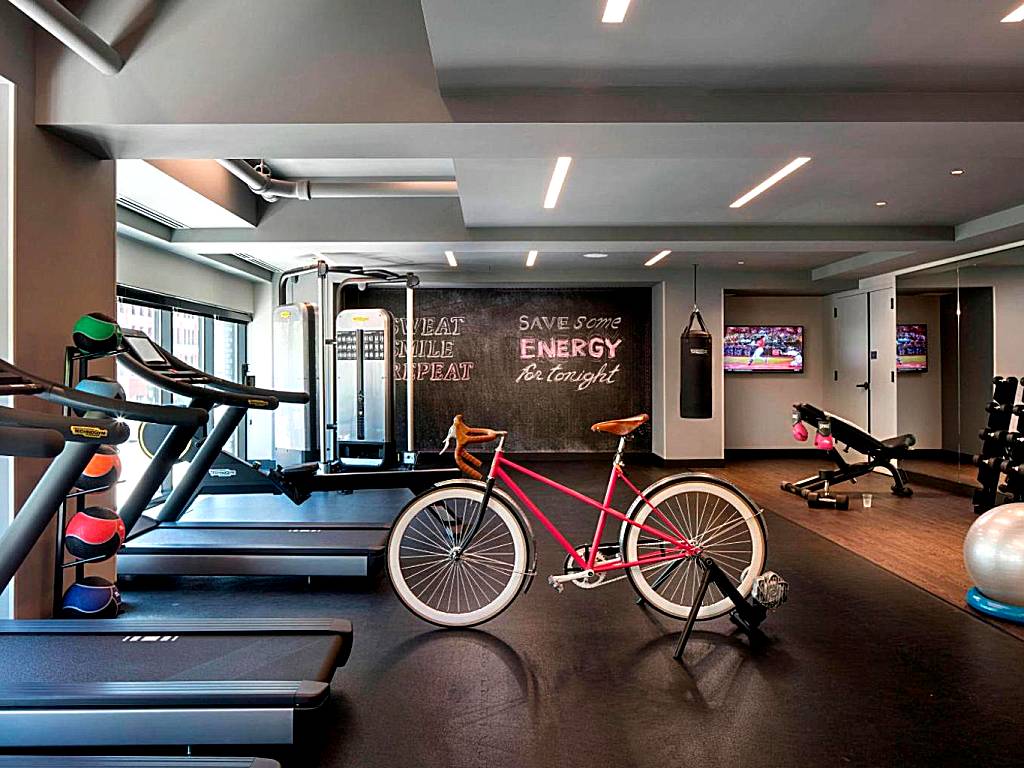 Moxy Chicago Downtown (Chicago)