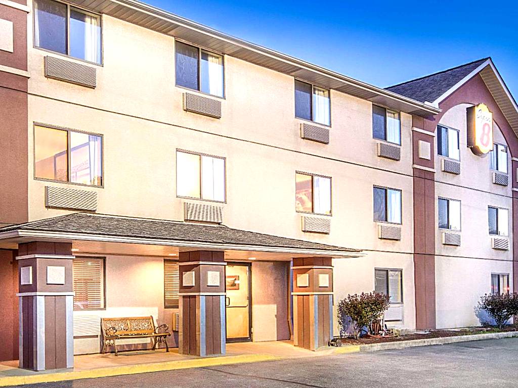 Super 8 by Wyndham Wheeling (Wheeling)