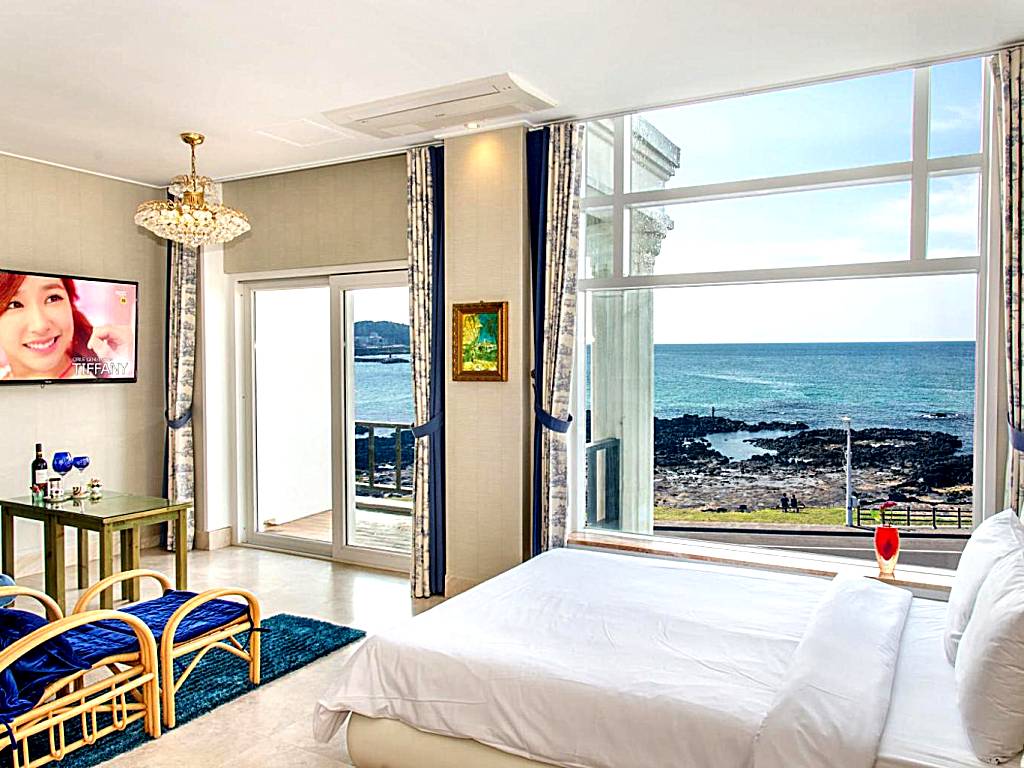 Hotel White House: Deluxe Double Room with Balcony