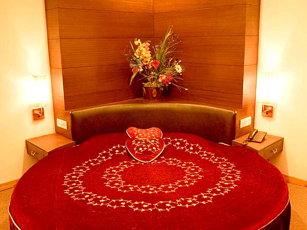 The Orchard Greens: Honeymoon Suite with Garden View