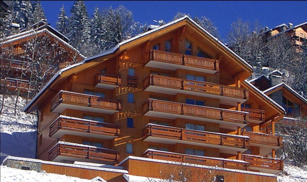 Newly renovated 7-9pers Luxury Chalet in Meribel Centre 85m2 3BR 3BA with stunning Mountain View