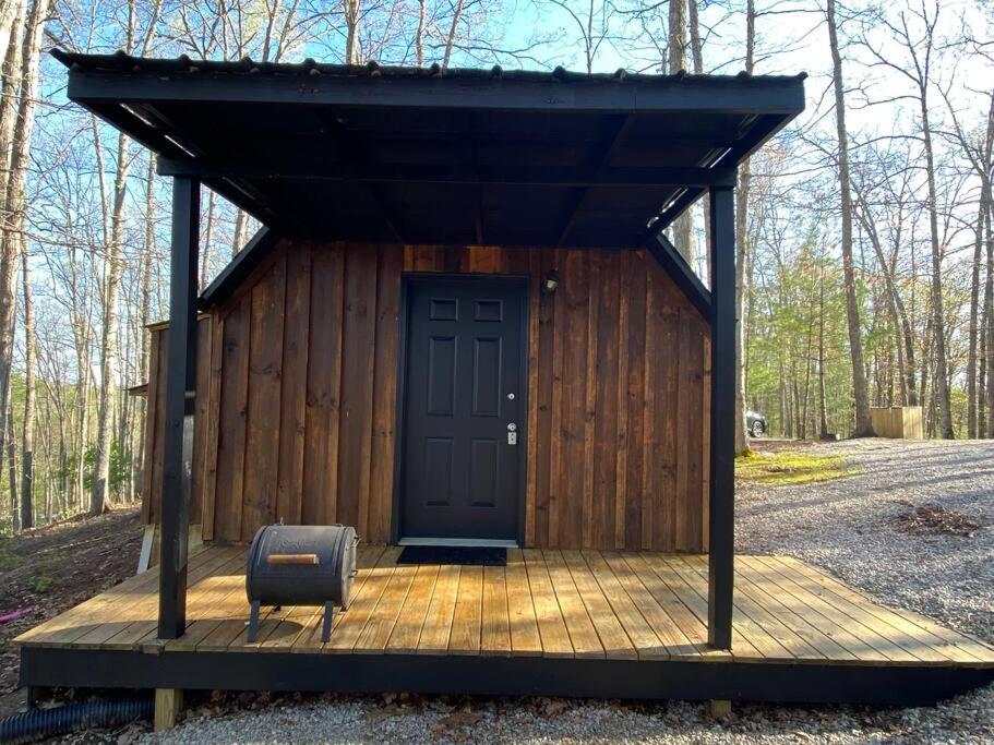 Red River Gorge-Natural Bridge- Cozy Couples Cabin in Prime Location!
