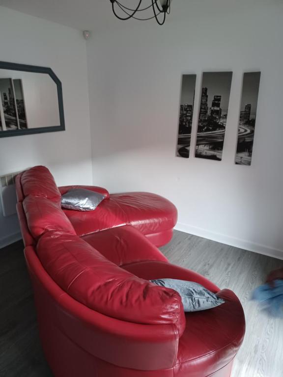 Remarkable 2-Bed Apartment in Wolverhampton