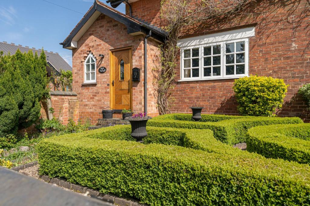 Beautiful country cottage for 8 - great staycation