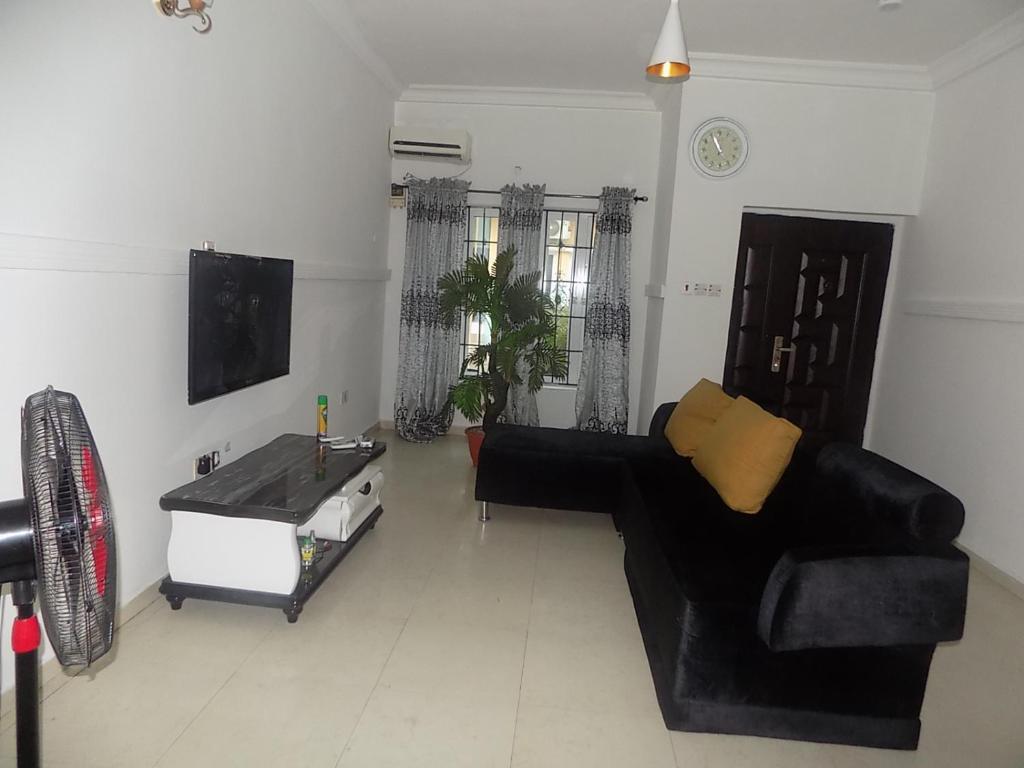 Unique 1BEDROOM Shortlet l Stadium Rd with 24hrs light-FREE WIFI IN25,000