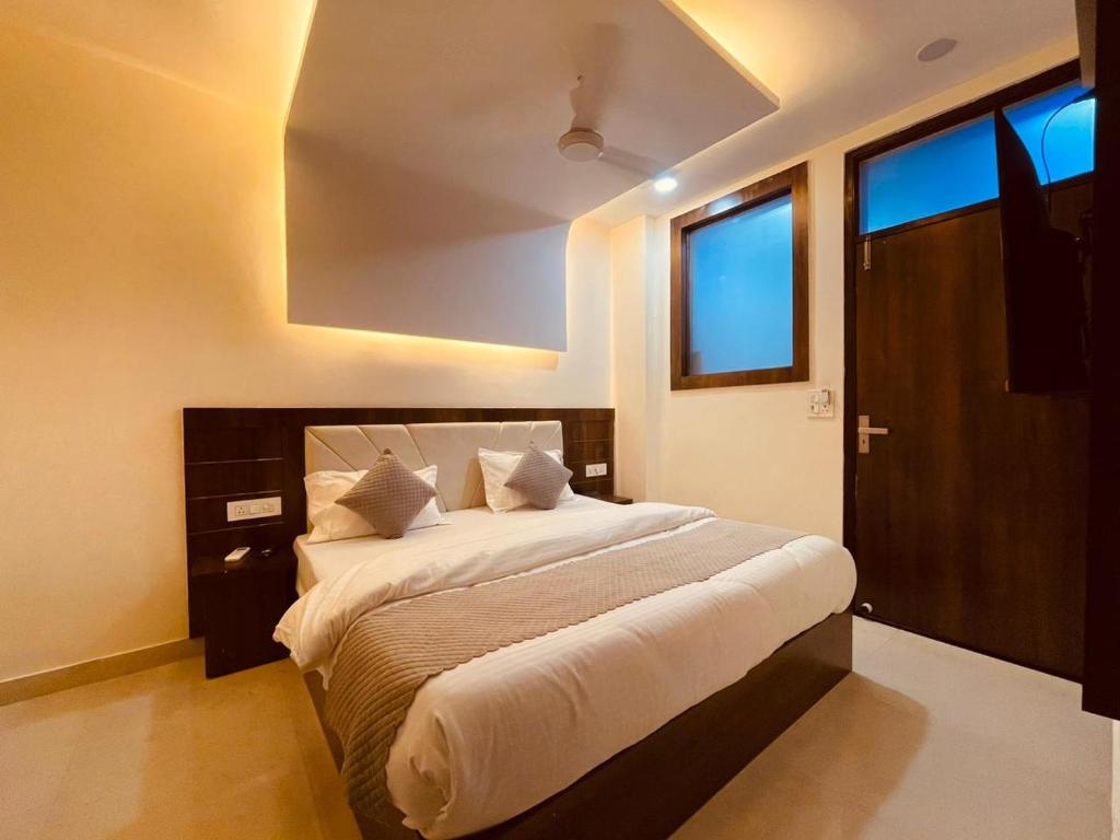 Devine Gangaa - New luxurious Hotel