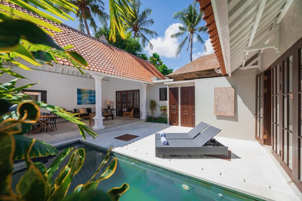 Villa Toru - Stylish luxury in Legian, tranquil location, walk to beach