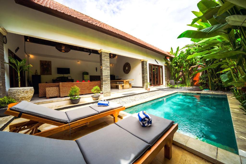 Villa CRIS - Heart of LEGIAN 3 Bedrooms, 3 Bathrooms