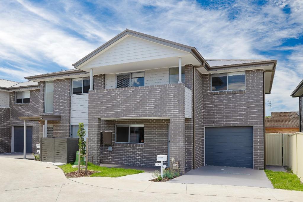 Stylish Modern 3BR Charmhaven Getaway