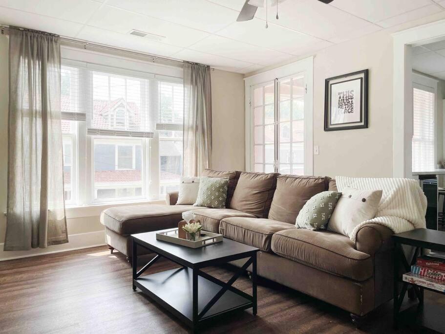 Cherry Street Retreat B - 2BR/1BA APT near River